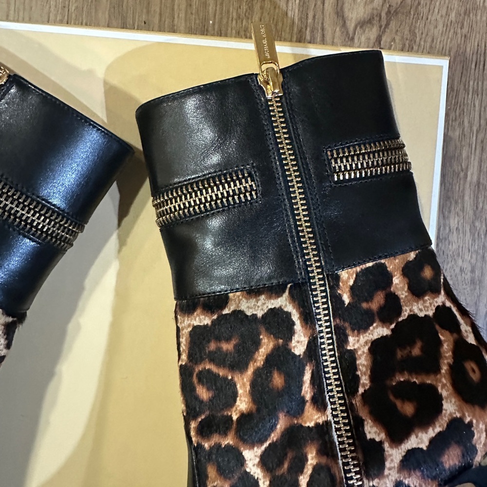 Michael Kors Boots with Real Fur Hairs - Picture 6 of 17